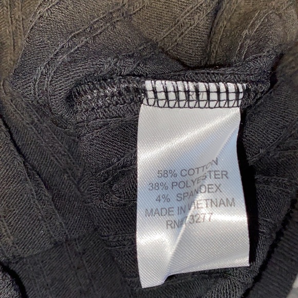 So Black Scoop Neck Button Front Tank Top NWT - Picture 8 of 8